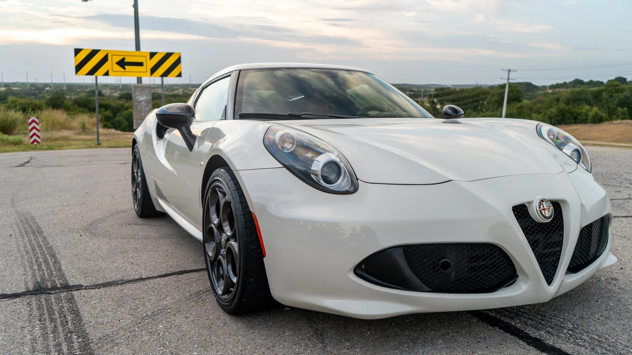 2015 Alfa Romeo 4C - Image 20 of 31