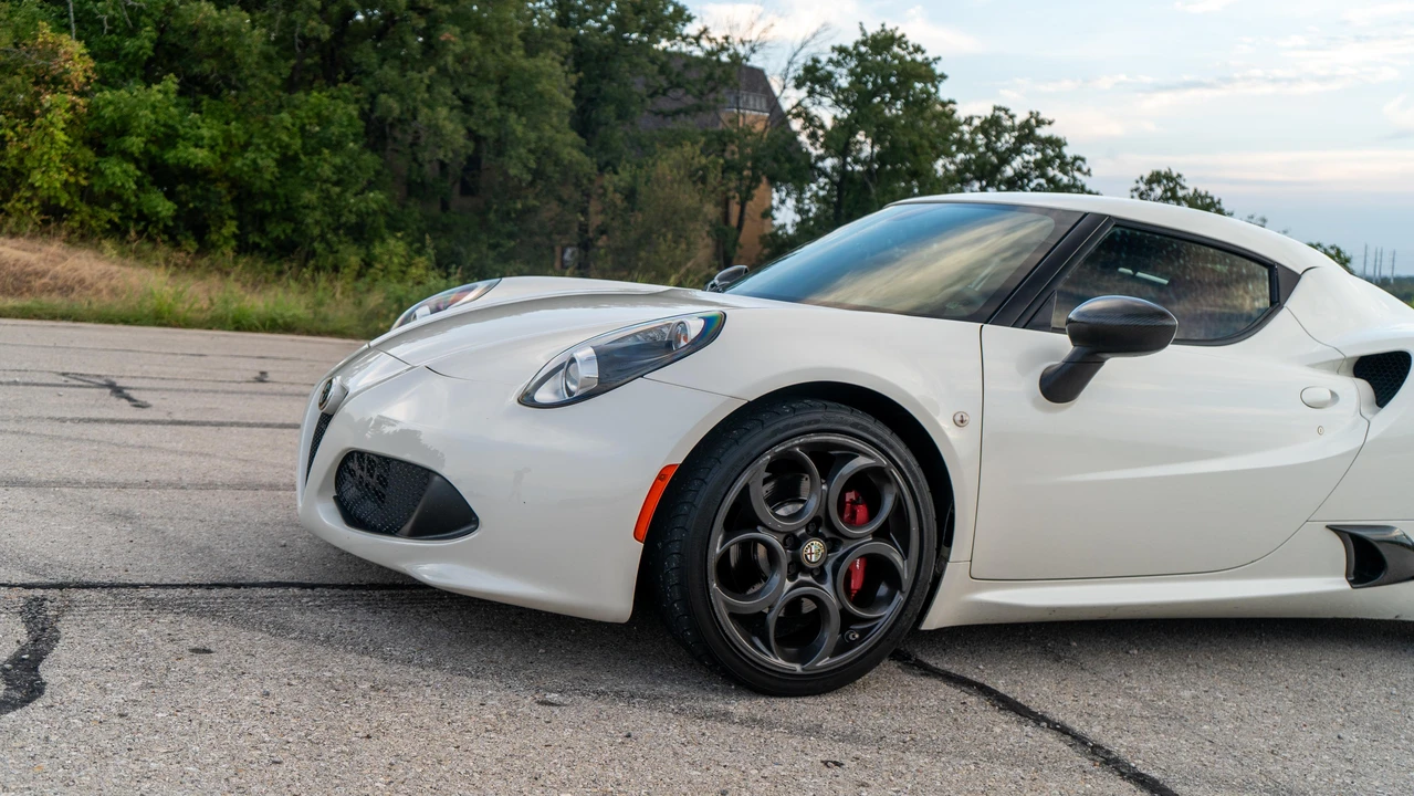 2015 Alfa Romeo 4C - Image 26 of 31