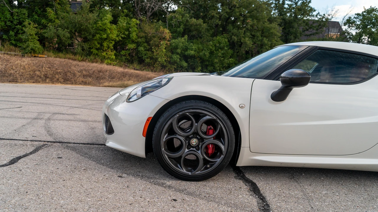 2015 Alfa Romeo 4C - Image 28 of 31