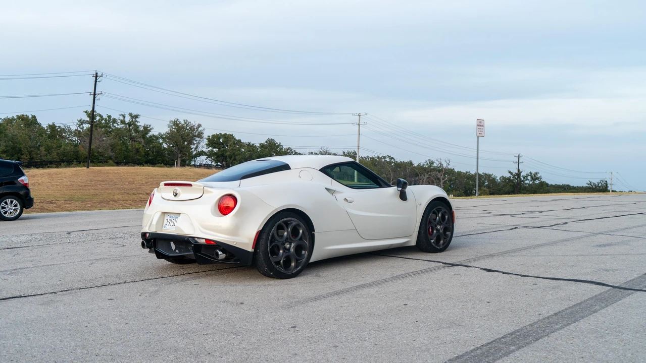 2015 Alfa Romeo 4C - Image 15 of 31