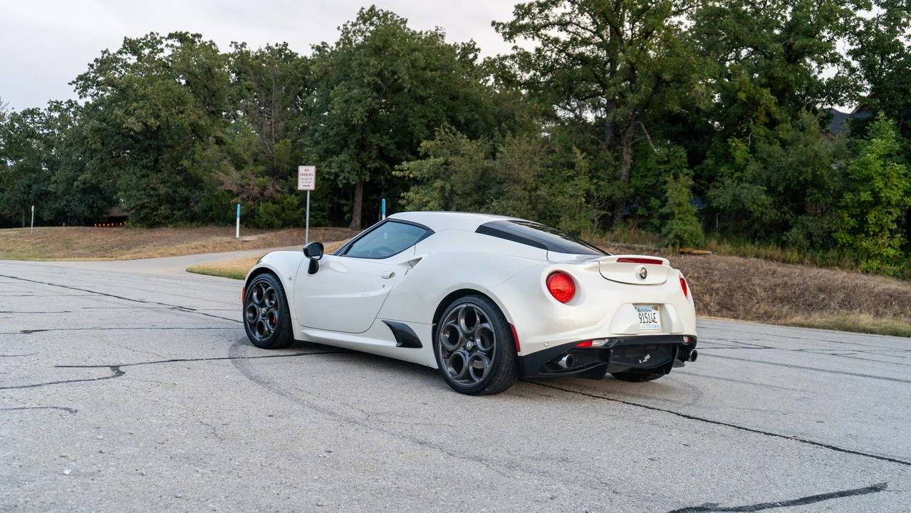 2015 Alfa Romeo 4C - Image 10 of 31