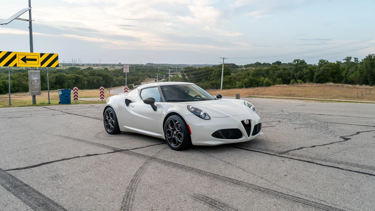 2015 Alfa Romeo 4C - Image 17 of 31