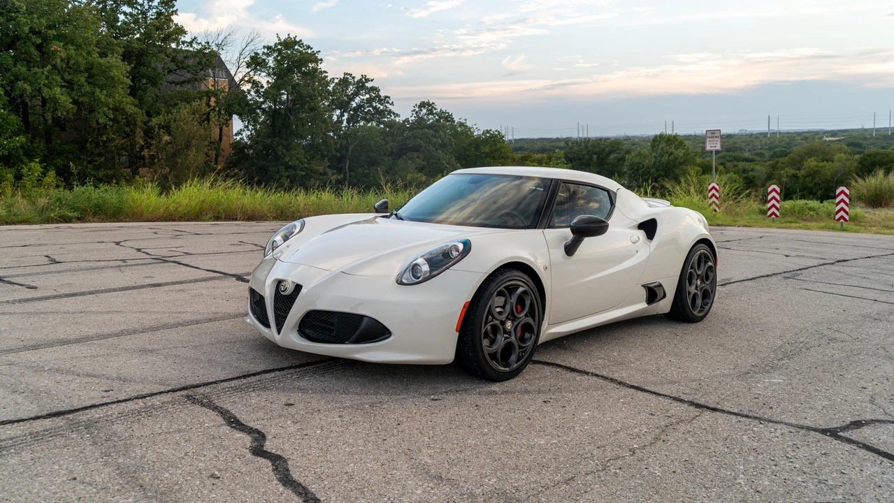 2015 Alfa Romeo 4C - Image 8 of 31