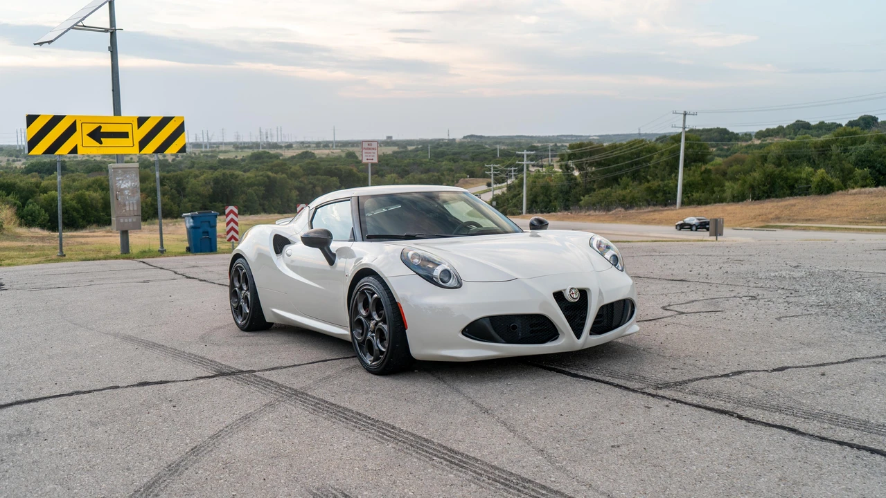 2015 Alfa Romeo 4C - Image 19 of 31
