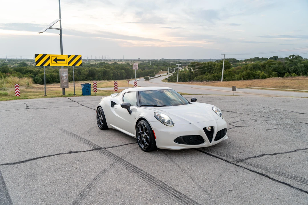 2015 Alfa Romeo 4C - Image 18 of 31