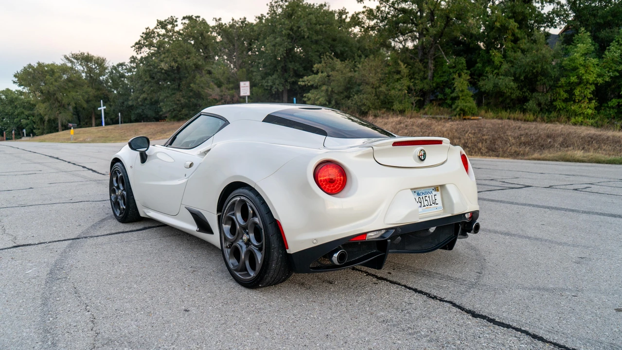 2015 Alfa Romeo 4C - Image 11 of 31