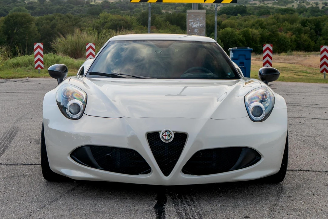 2015 Alfa Romeo 4C - Image 2 of 31