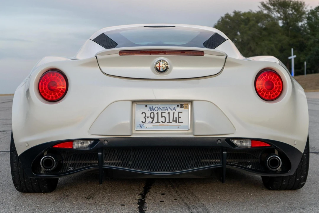 2015 Alfa Romeo 4C - Image 5 of 31