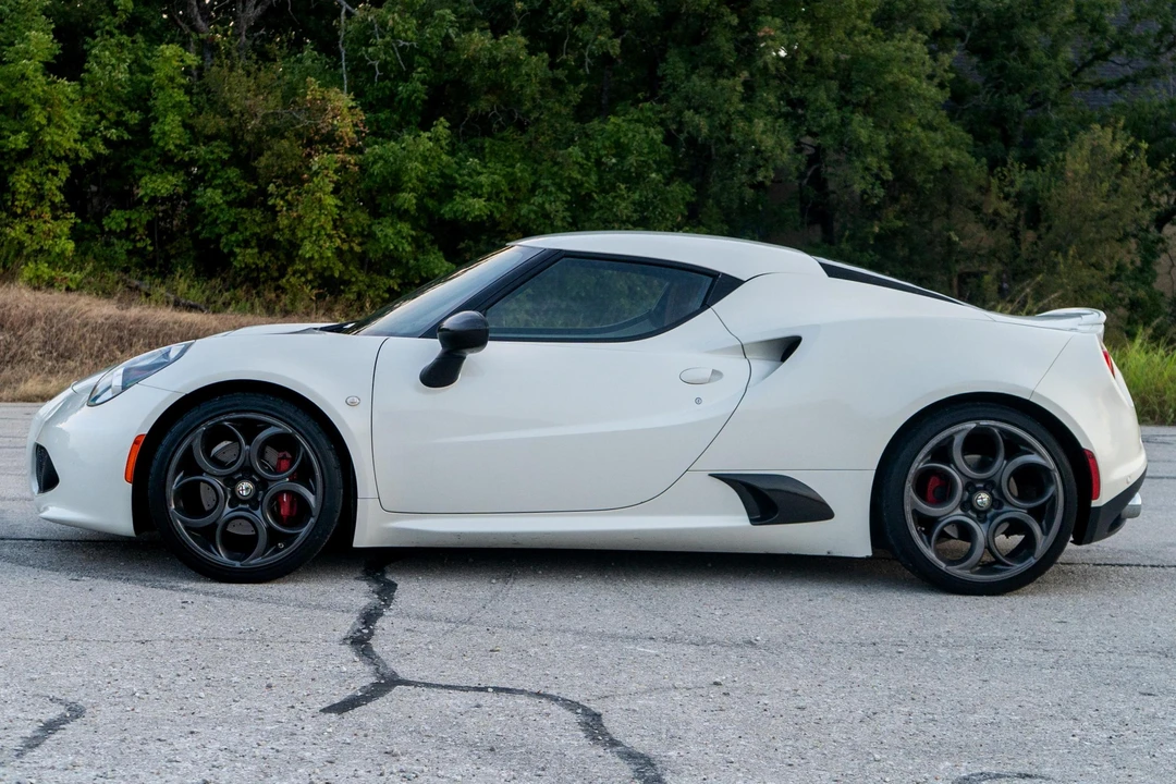 2015 Alfa Romeo 4C - Image 3 of 31