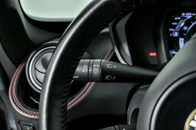 2015 Alfa Romeo 4C Coupe - Image 27 of 31