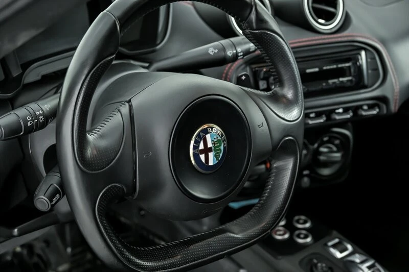 2015 Alfa Romeo 4C Coupe - Image 24 of 31