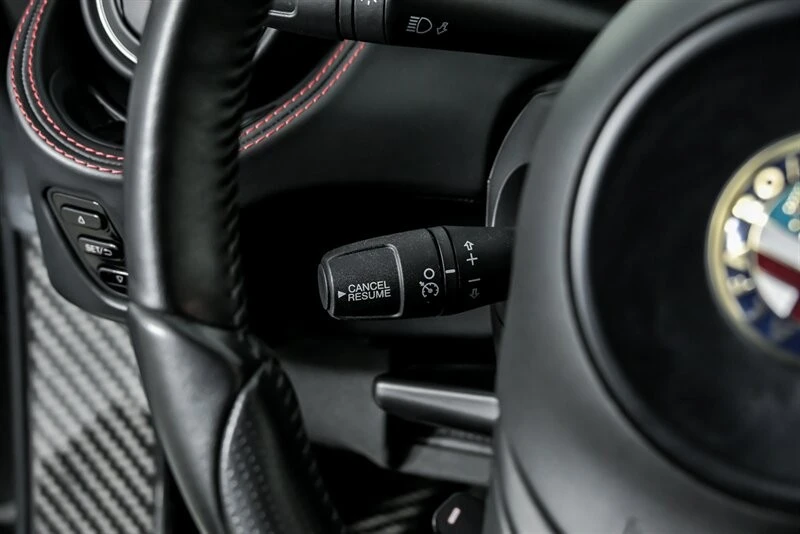 2015 Alfa Romeo 4C Coupe - Image 29 of 31