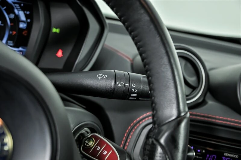 2015 Alfa Romeo 4C Coupe - Image 29 of 31