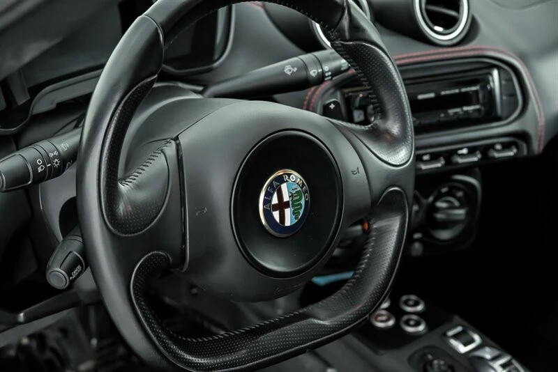 2015 Alfa Romeo 4C Coupe - Image 25 of 31