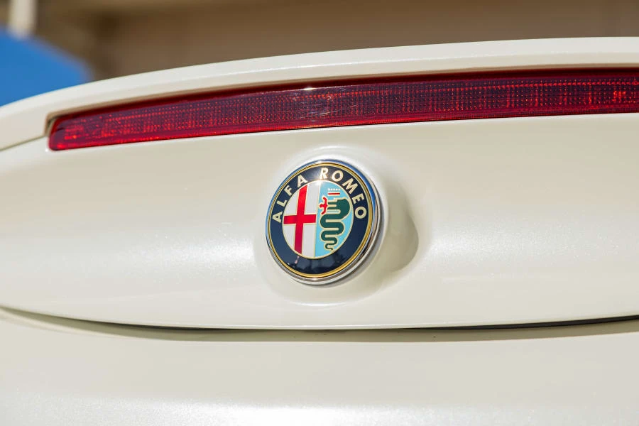 2015 Alfa Romeo 4C - Image 13 of 31