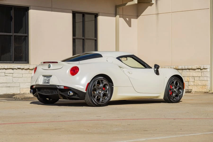 2015 Alfa Romeo 4C - Image 3 of 31