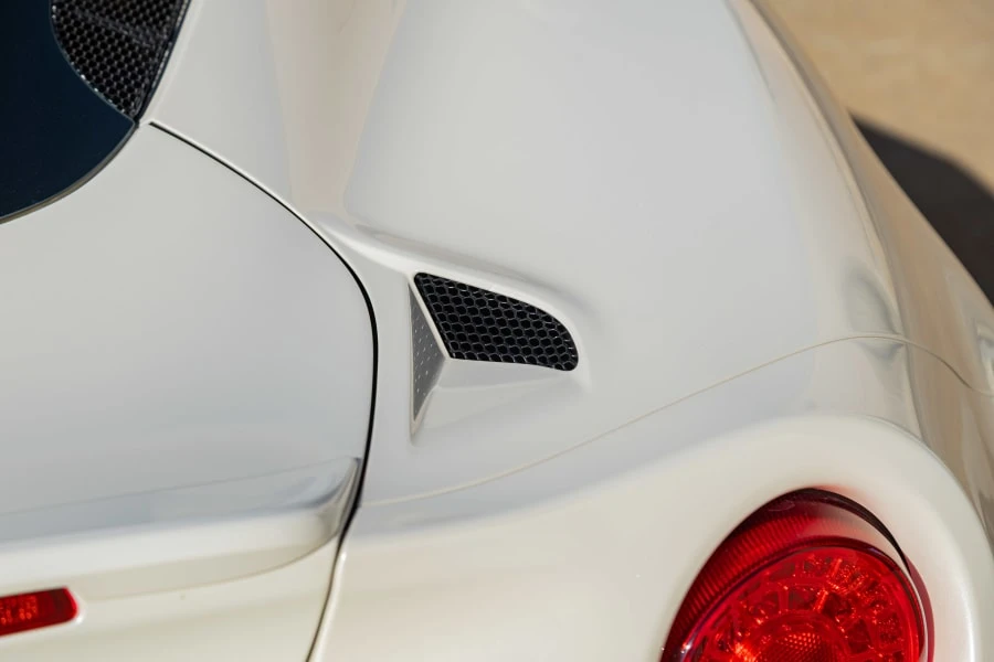 2015 Alfa Romeo 4C - Image 8 of 31