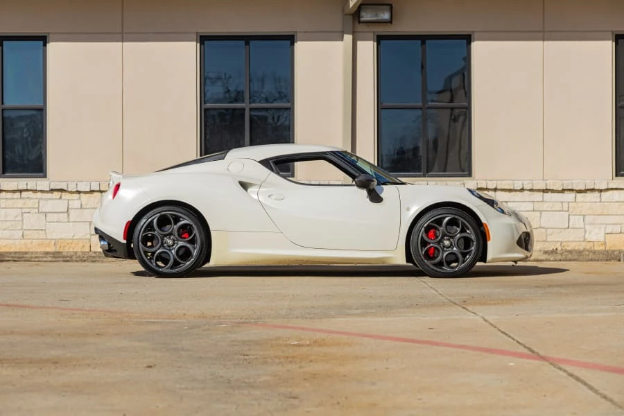 2015 Alfa Romeo 4C - Image 2 of 31