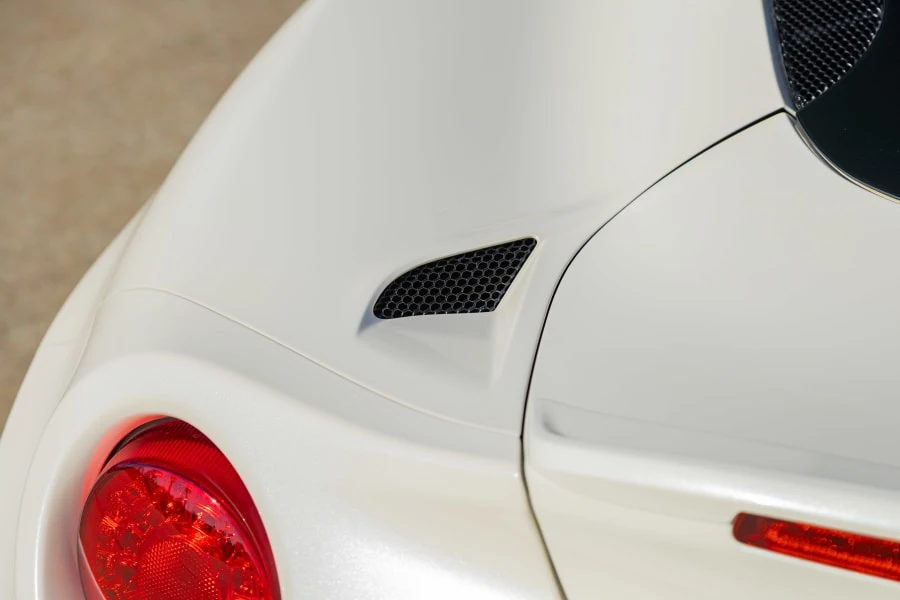 2015 Alfa Romeo 4C - Image 9 of 31
