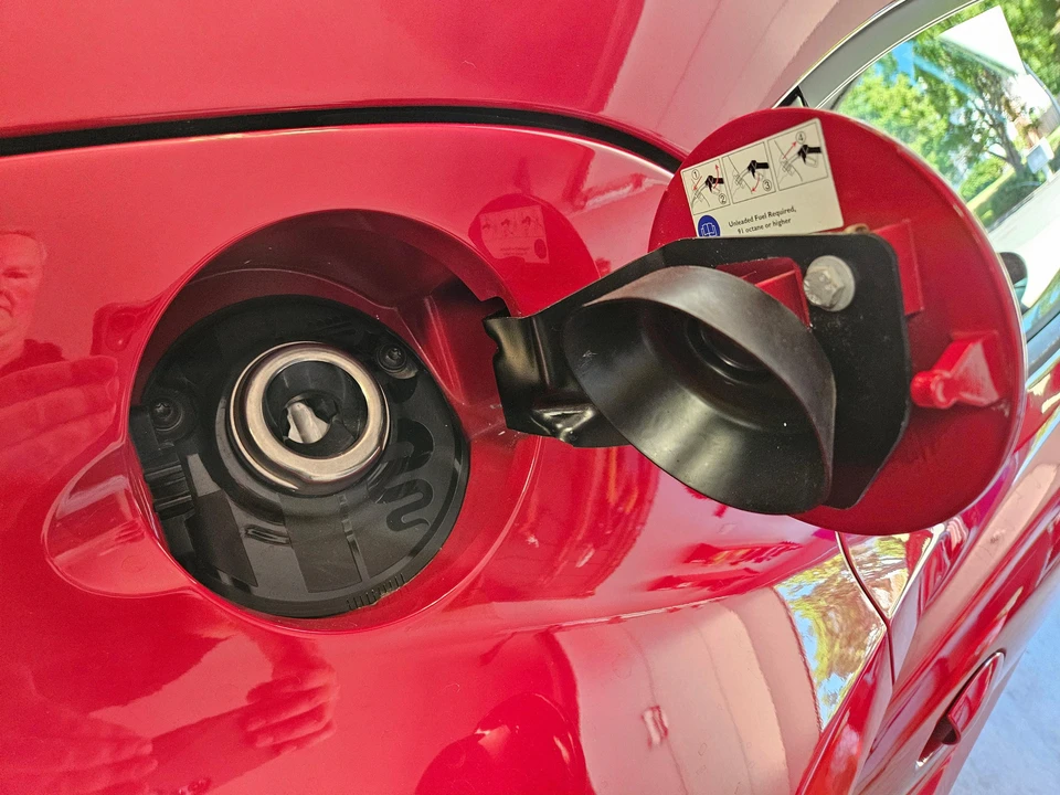 2015 Alfa Romeo 4C Coupe - Image 26 of 31