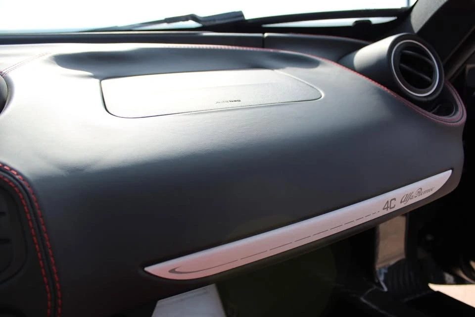 2015 Alfa Romeo 4C - Image 4 of 4