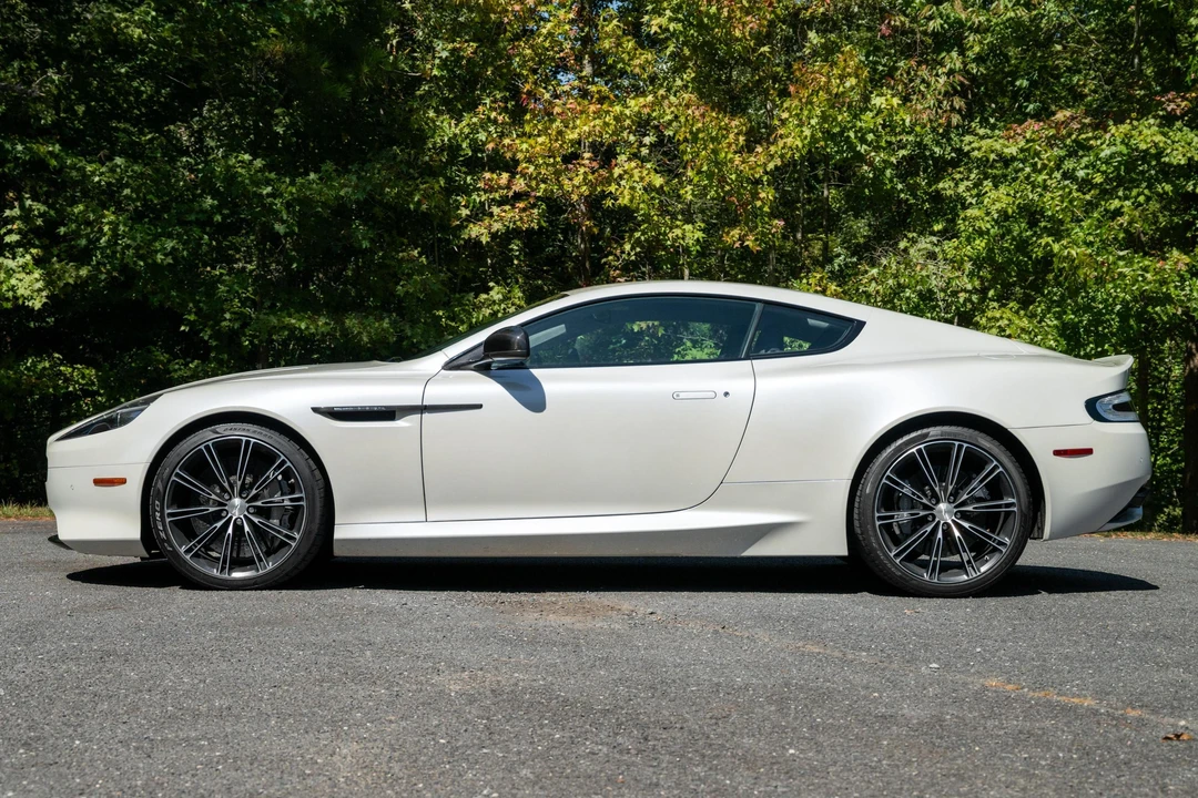 2015 Aston Martin DB9 - Image 3 of 31