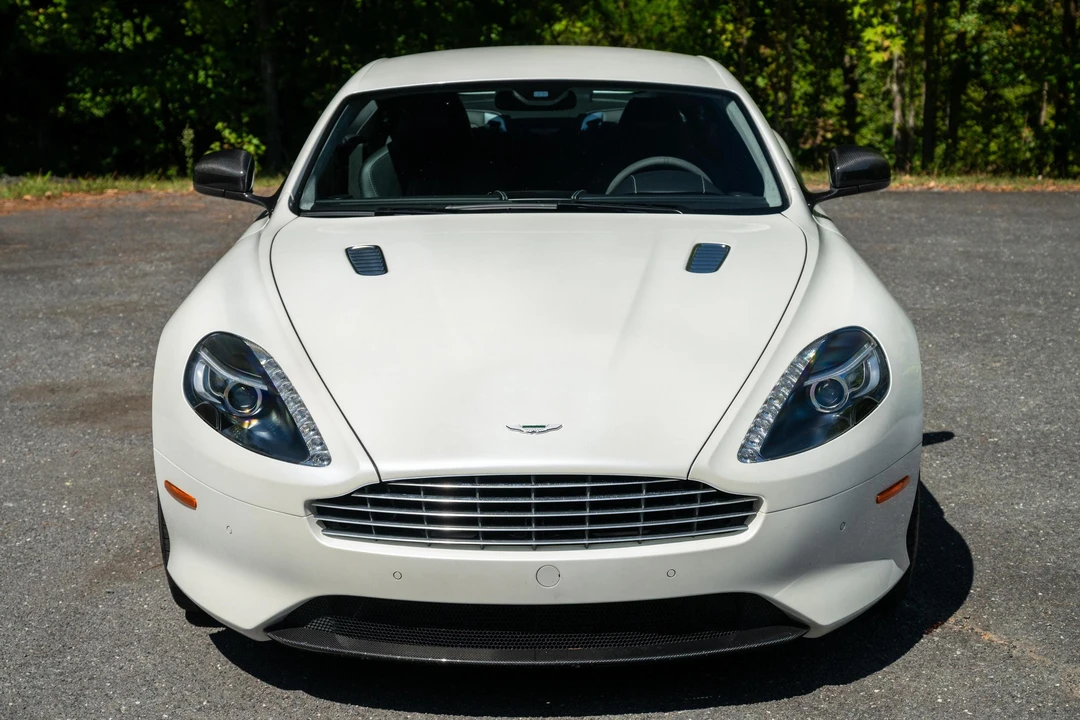 2015 Aston Martin DB9 - Image 2 of 31