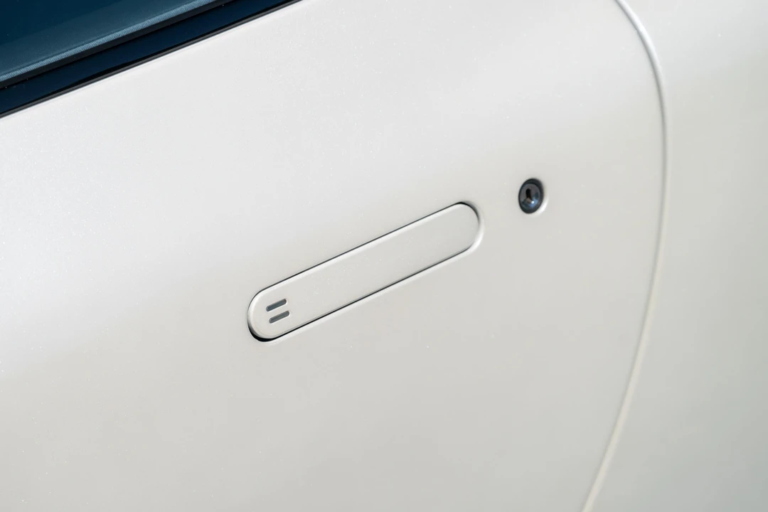 2015 Aston Martin DB9 - Image 24 of 31