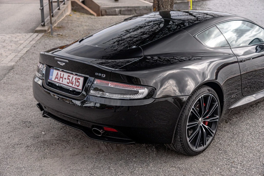 2015 Aston Martin DB9 - Image 14 of 31