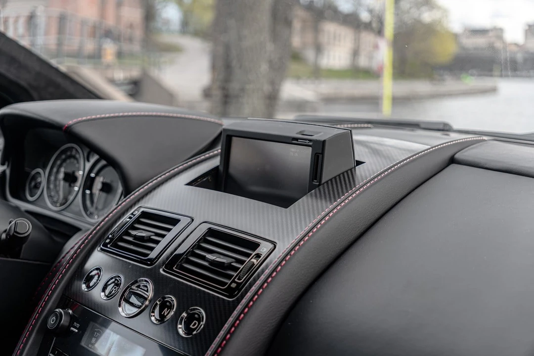 2015 Aston Martin DB9 - Image 9 of 31