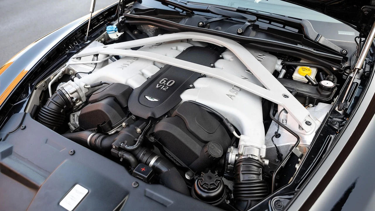 2015 Aston Martin DB9 - Image 10 of 31