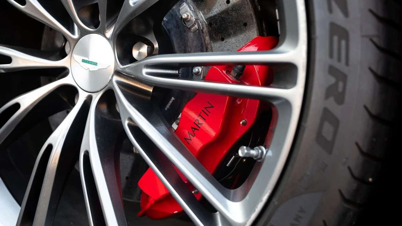 2015 Aston Martin DB9 - Image 22 of 31