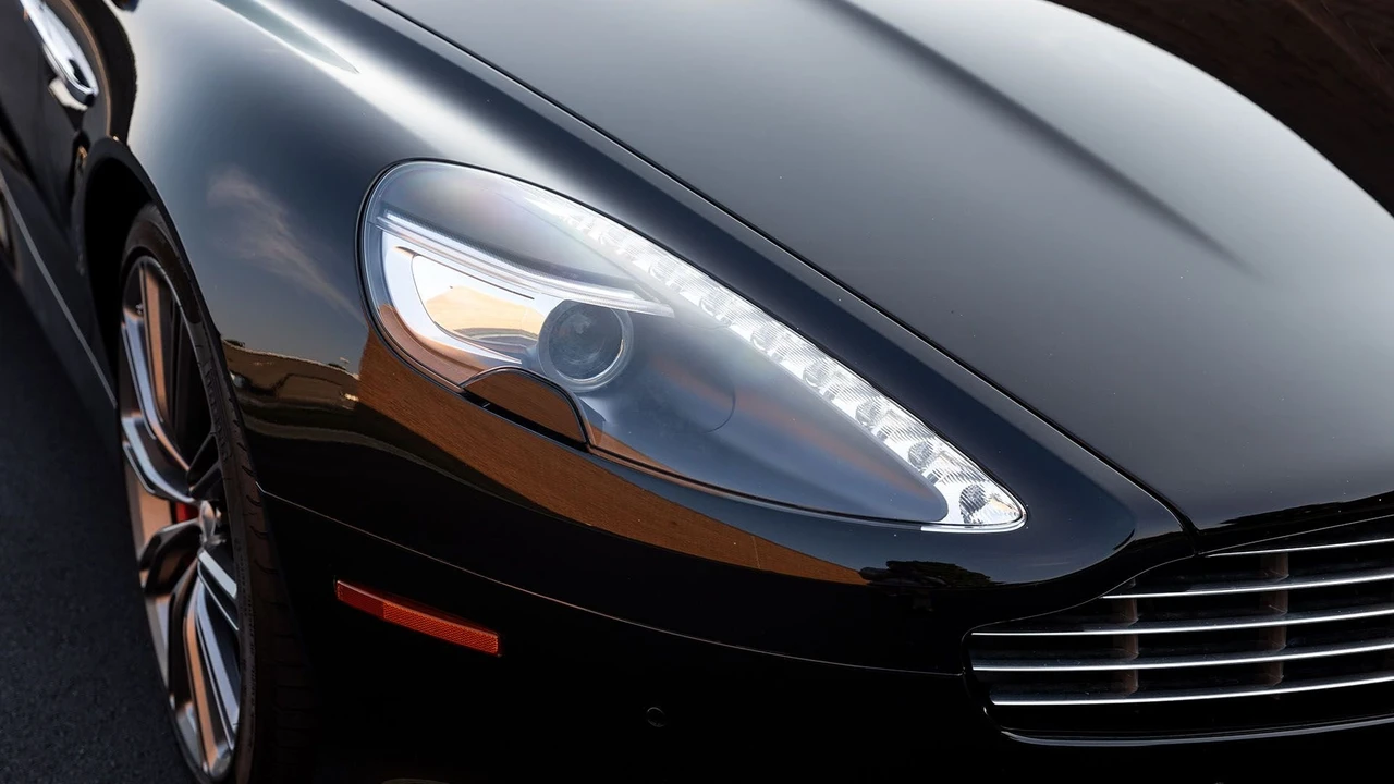2015 Aston Martin DB9 - Image 14 of 31