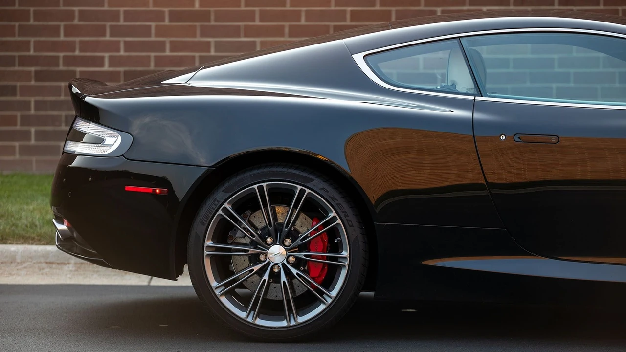 2015 Aston Martin DB9 - Image 3 of 31