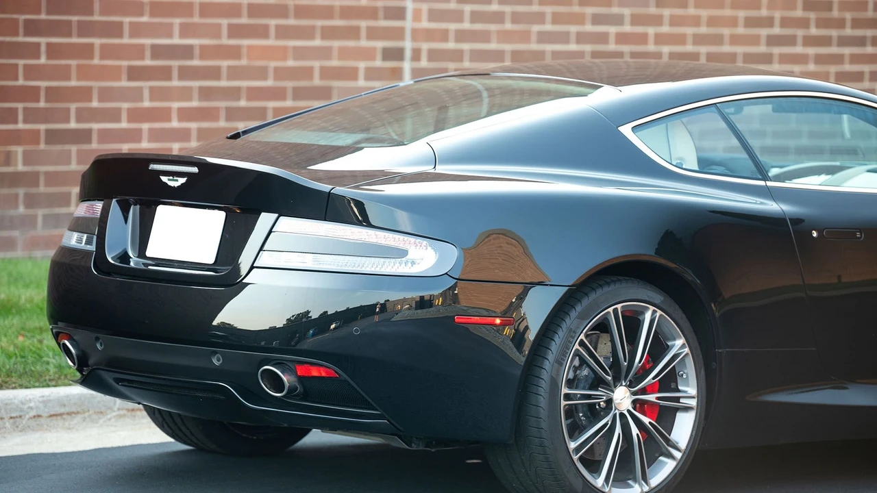 2015 Aston Martin DB9 - Image 25 of 31