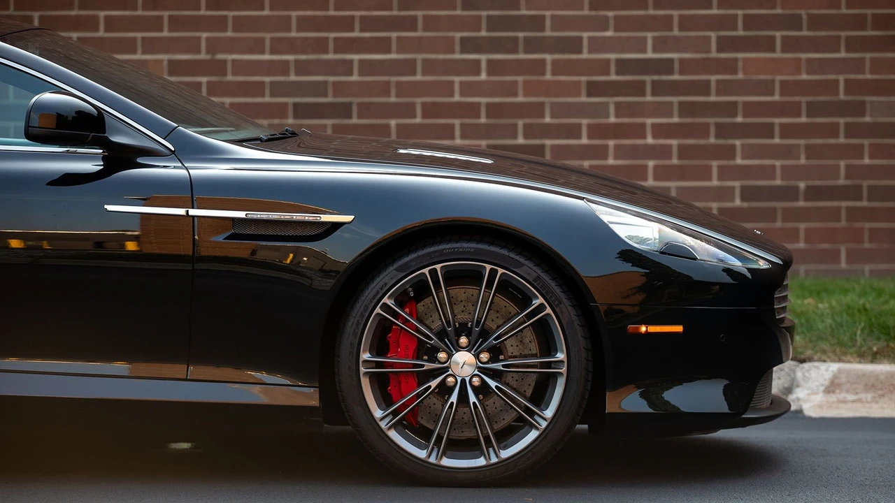 2015 Aston Martin DB9 - Image 18 of 31