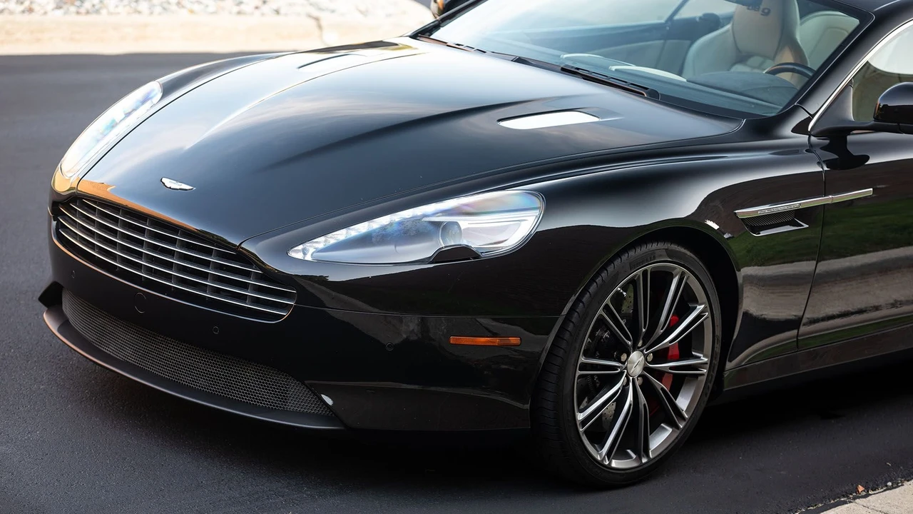2015 Aston Martin DB9 - Image 19 of 31