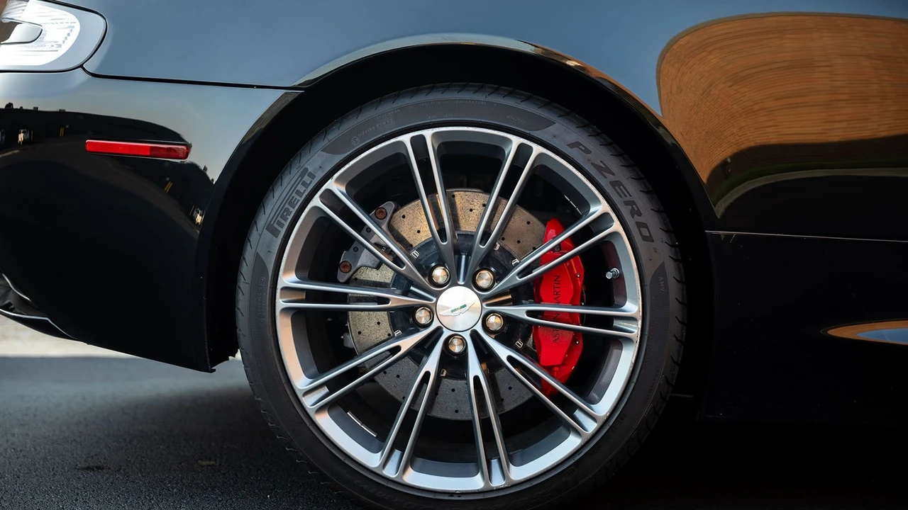 2015 Aston Martin DB9 - Image 24 of 31