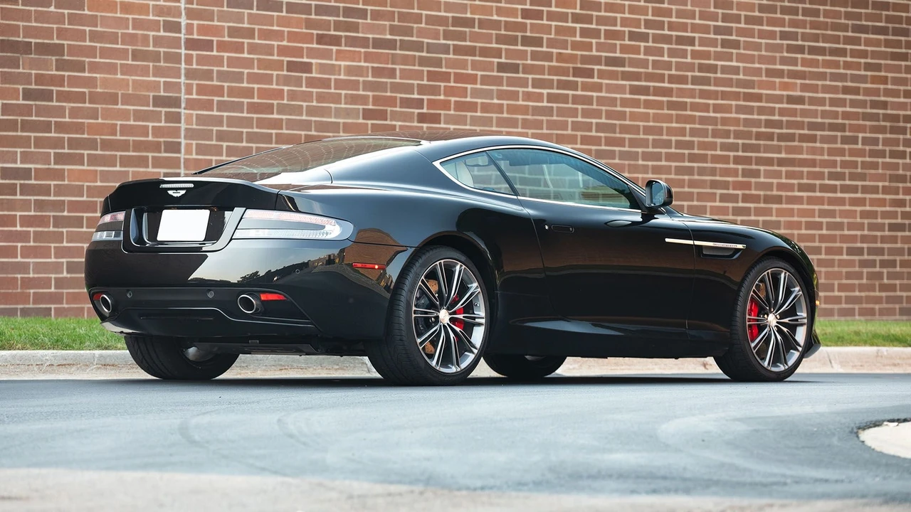 2015 Aston Martin DB9 - Image 2 of 31