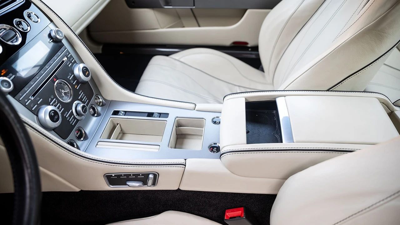 2015 Aston Martin DB9 - Image 31 of 31