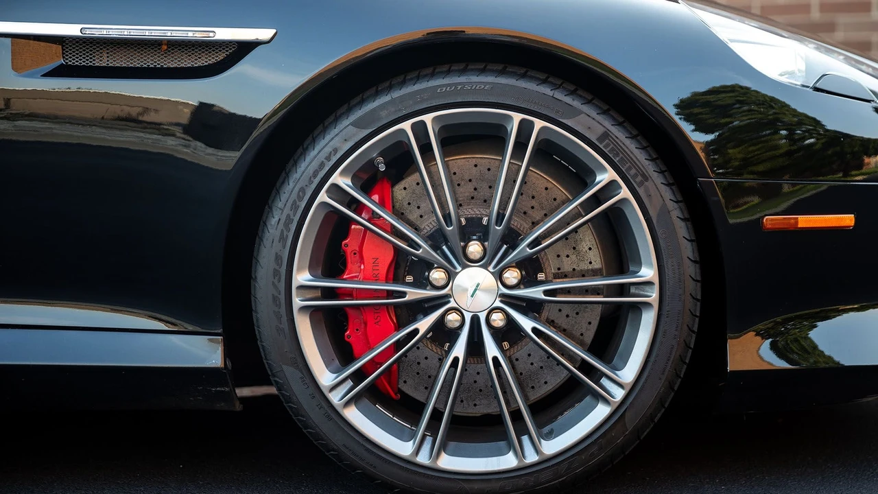 2015 Aston Martin DB9 - Image 21 of 31