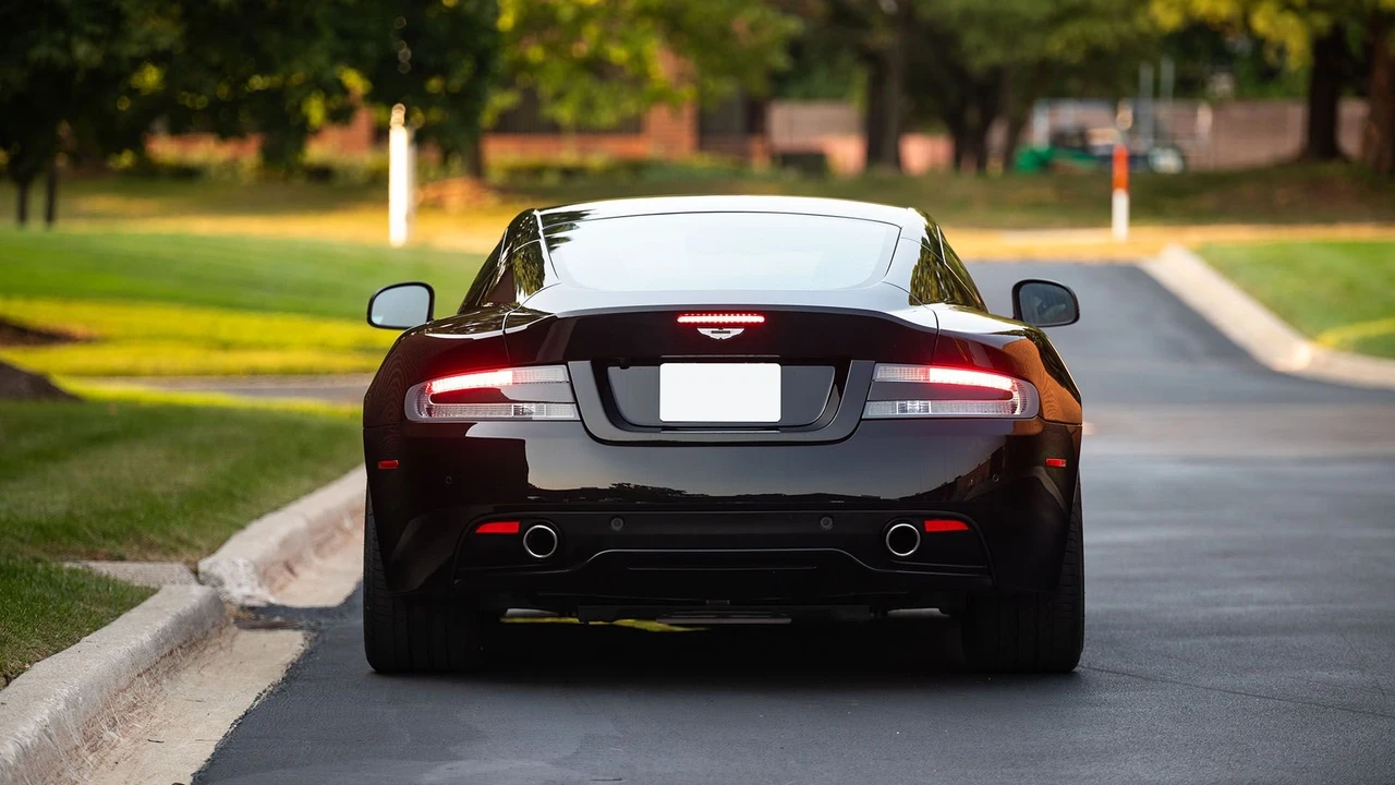 2015 Aston Martin DB9 - Image 4 of 31