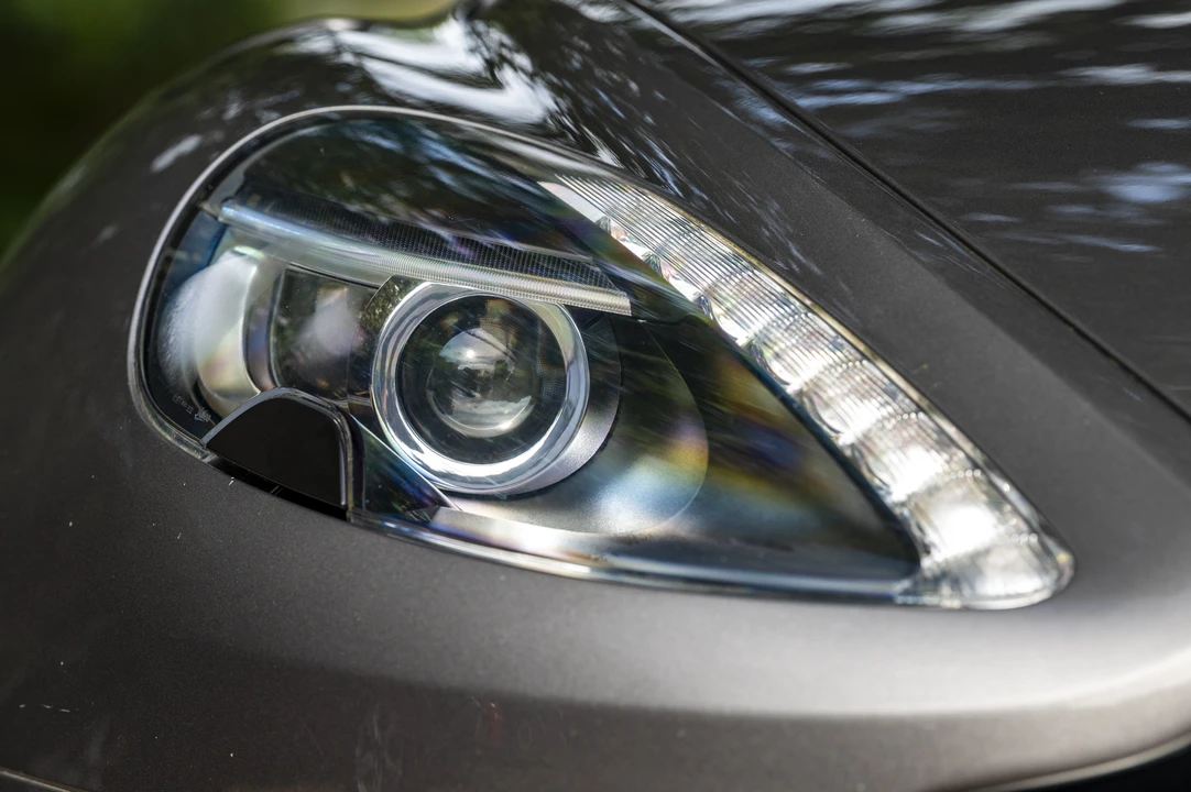 2015 Aston Martin DB9 - Image 27 of 31