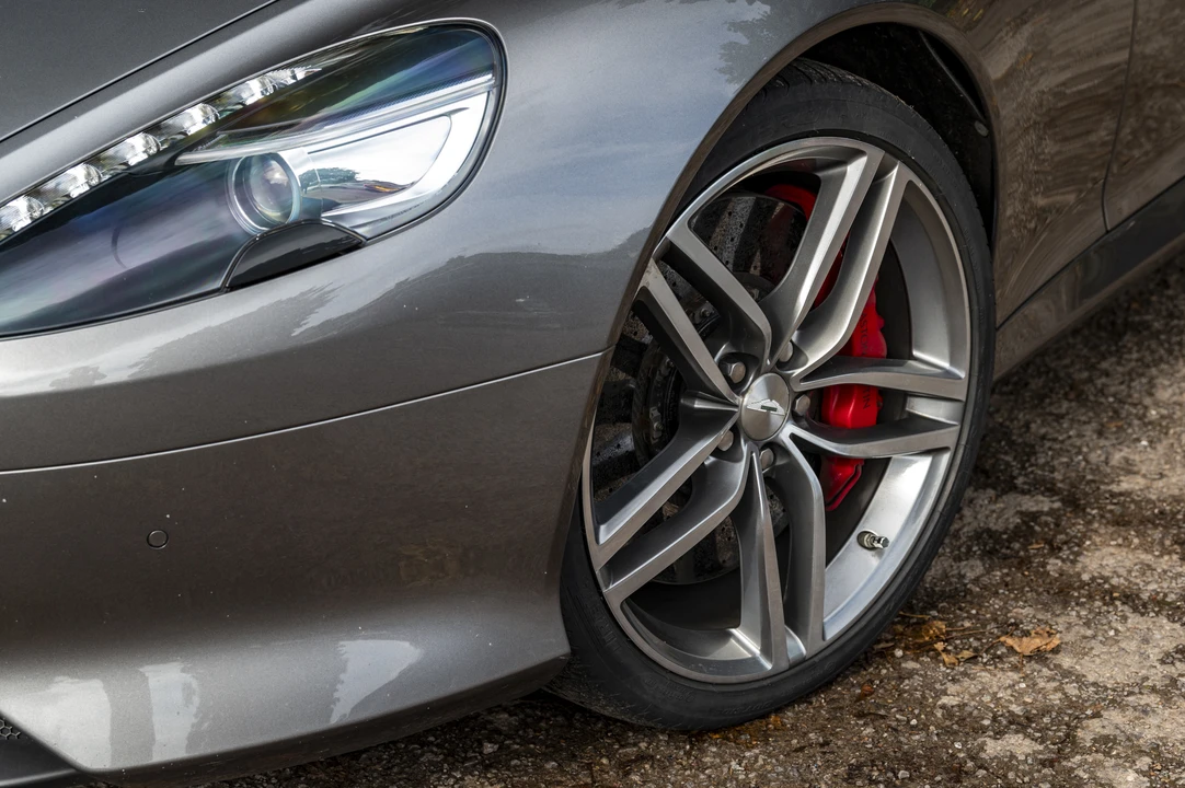 2015 Aston Martin DB9 - Image 29 of 31