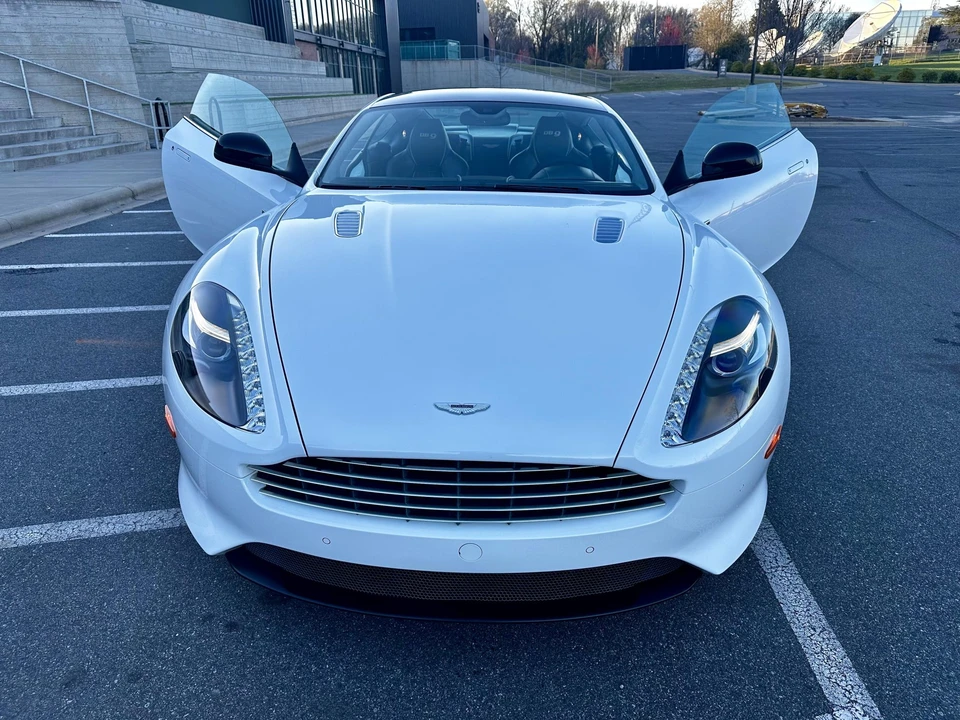 2015 Aston Martin DB9 - Image 24 of 31