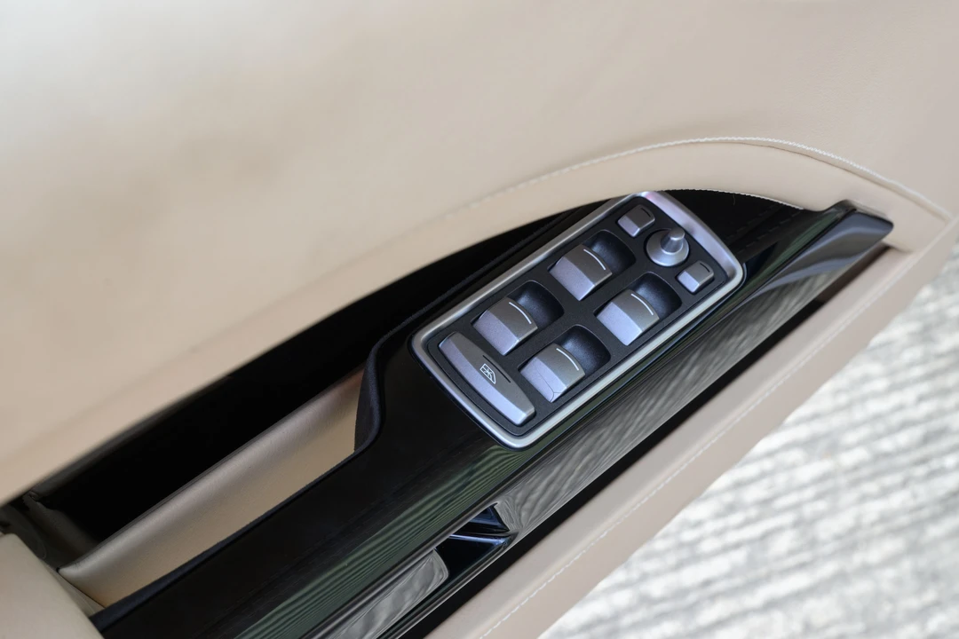 2015 Aston Martin Lagonda - Image 24 of 31