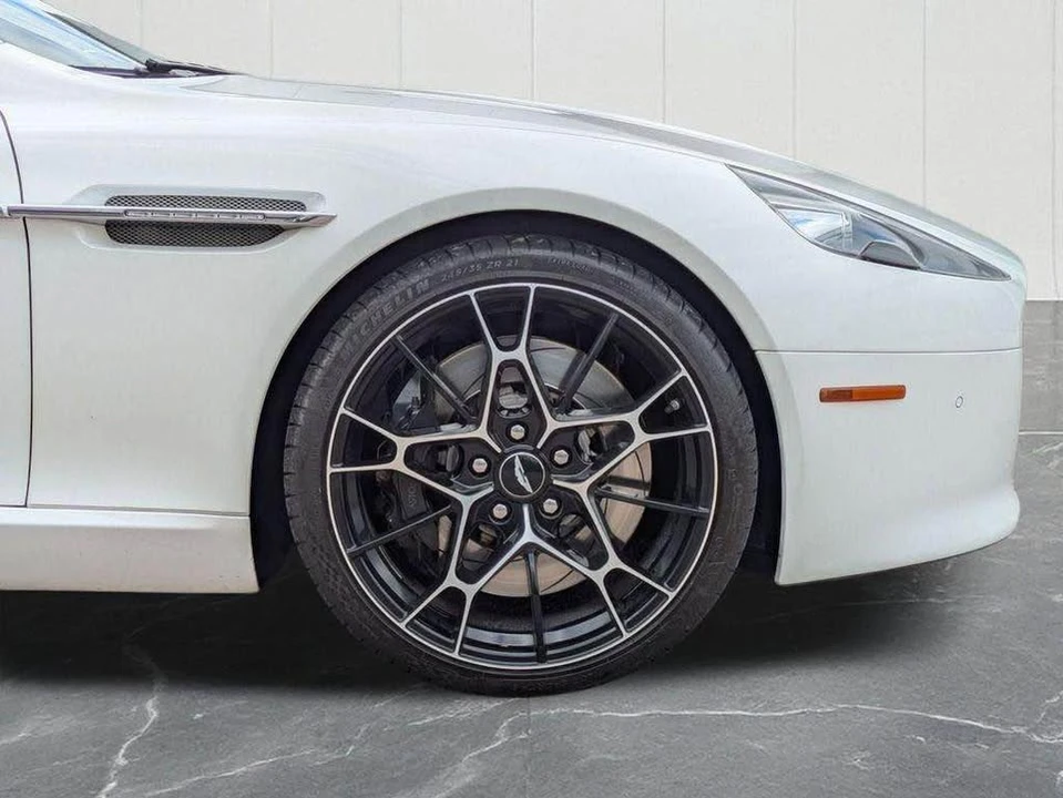 2015 Aston Martin Rapide - Image 11 of 17