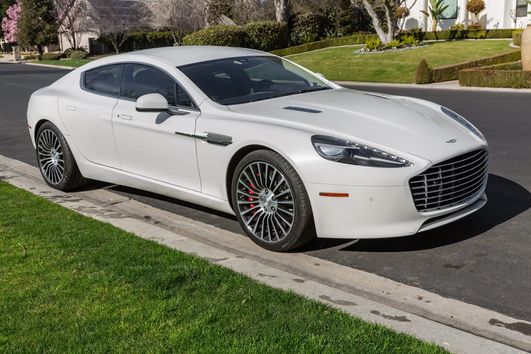 2015 Aston Martin Rapide - Image 2 of 31