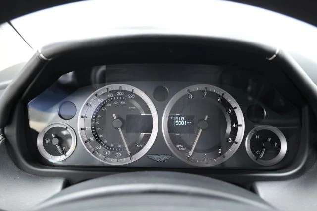 2015 Aston Martin Rapide - Image 27 of 31