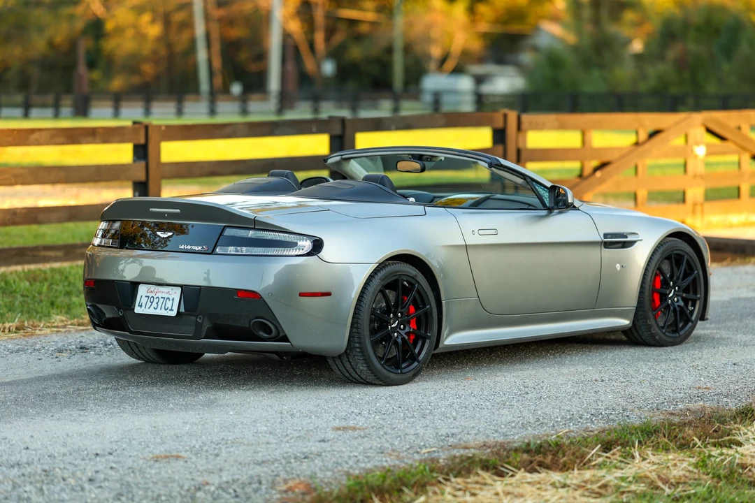 2015 Aston Martin V12 Vantage (2010-2018) - Image 28 of 31